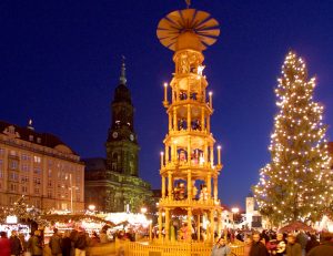 Dresden Striezelmarkt bei Nacht